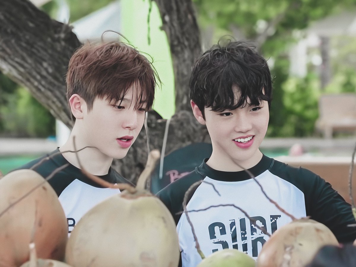 pinkj05_'s tweet image. เป็นการเลือกมะพร้าวที่หล่อมาก