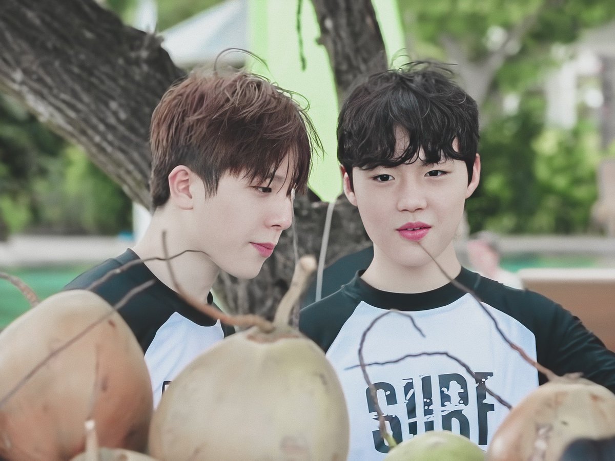 pinkj05_'s tweet image. เป็นการเลือกมะพร้าวที่หล่อมาก