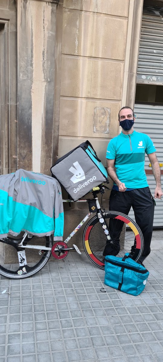 DeRepartidores's tweet photo. @AutonomaRiders @Deliveroo_ES @asoriders Nuestro Rider mas rapido con su  Fixie de barcelona  😎🙌🚵‍♂️ https://t.co/NoiibcuTuj