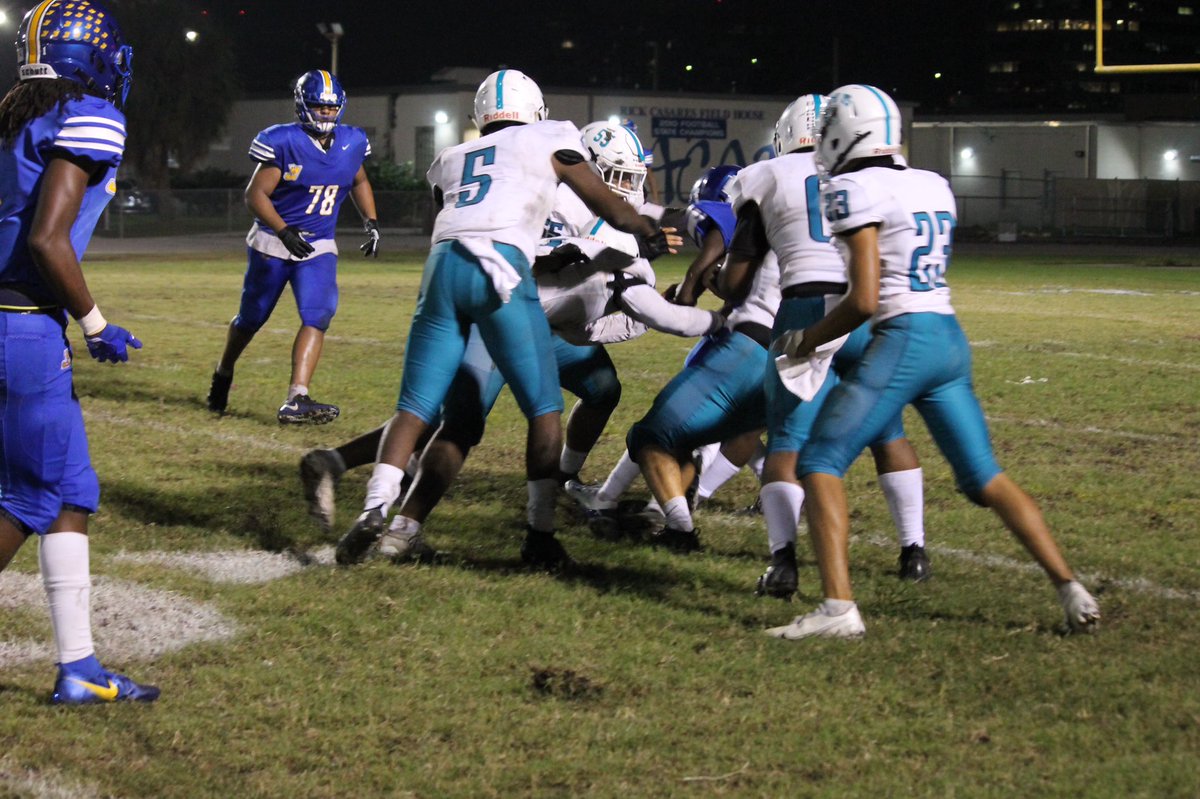 CoachBroomfield's tweet image. #DifferentCity, #DifferentTeam, #SameDrill! #GangTackle #FireAnt #11HatsToTheBall #DefenseDominate #Round2 #Road2State