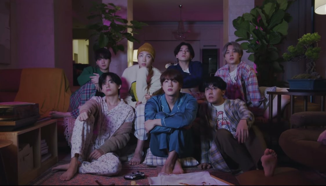 花様年華だし 宿舎だし パジャマだし 深すぎるしで結局泣いた Life Goes Onユンギさん ナムさん ホソクさん参加してるみたいだからほんと楽しみ Lifegoeson Bts Be T Co Pduprbdd0h Twitter