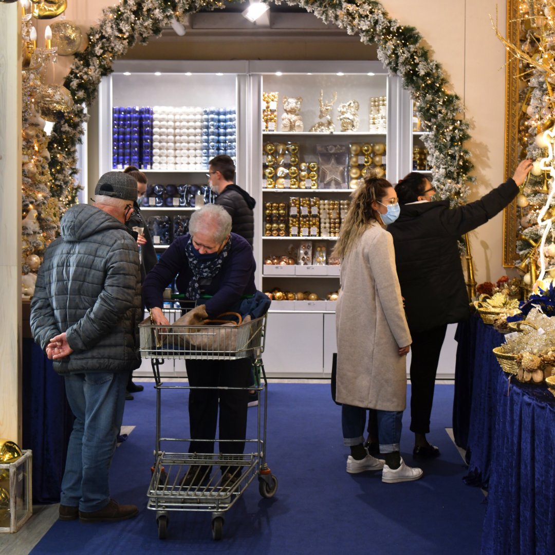 Bizie8's tweet photo. The festive holidays are quickly approaching ☺️🎅 how will you go gift shopping this year? Stores that use BizieQ are able to control the number of people in store in real time, making sure that customers can shop safely.
#retail #christmasshopping #covidrestrictions #omnichannel https://t.co/tE3qYiW9VJ