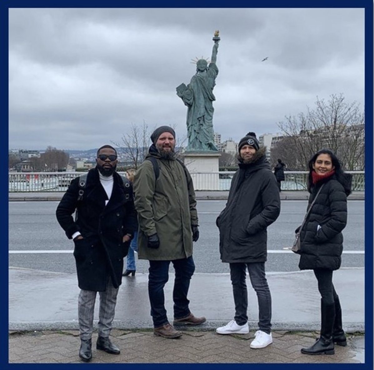 AbsolutelyFrenc's tweet image. Nos Absolus devant la statue de la liberté sur le Pont de Grenelle ! 

Saviez vous que cette statue fut offerte à la France par les américains ! 

#discoverfrenchculture #statuedelaliberté #pontdegrenelle #learnfrenchwithfun #expatlife #expatpartner #strollandlearn #france #Paris