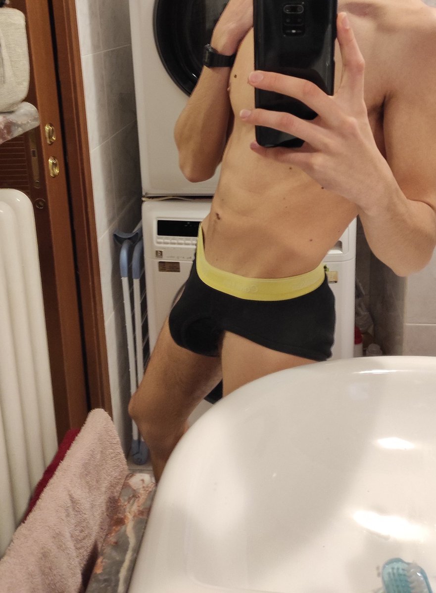 Itboyz1's tweet photo. Which one do you prefer? 😋
#gay #gayboy #gayteen #gayitaly #bulge #gaybulge #gayfriends #gayitalia #gayunderwear https://t.co/1YgIaWjC7b