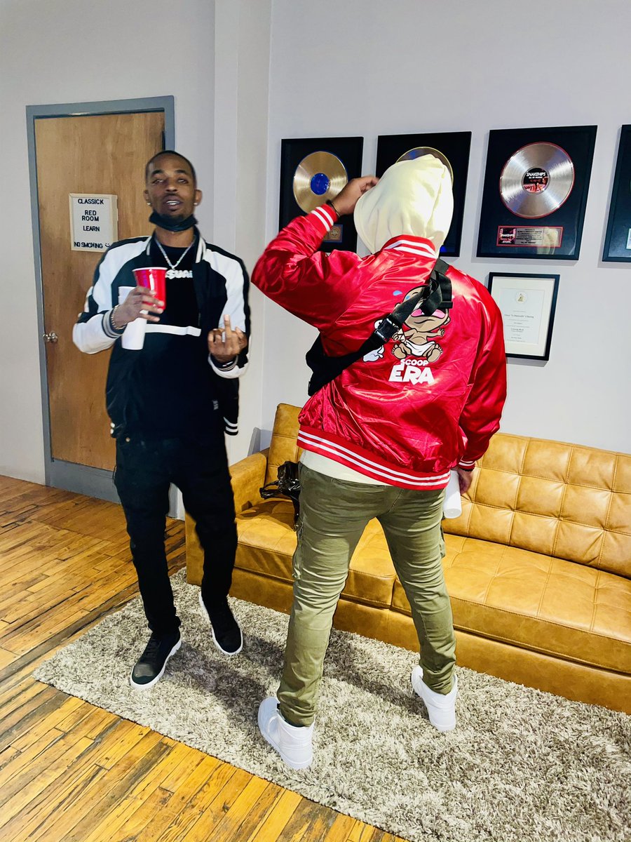 1foreverxx's tweet photo. NEVER GO AGAINST THE BLOODLINE #BLDXX #chicagodesigners only 🏄‍♂️🏄‍♂️🏄‍♂️💸💸💸 #chicagoartist #ricchezza #scoopera @r_RICCHEZZA @ScoopEra_ https://t.co/4gpaDX8Ery