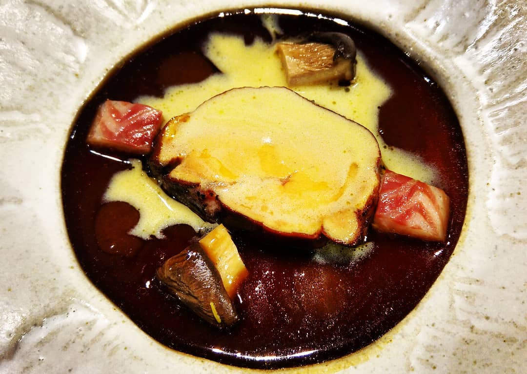 lmgastronomia's tweet photo. #Ostras al #Sol
#Jugo de #Caracoles
y #Ñoquis de #Yema
___
#Jugo #Tostado de #Anguila
#Foie en #PólvoradeDuc
___
#Tatin de #Remolacha
#JugodeCaza #Bearnesa
de #Sudado de #Foie
___
#AlbertoFerruz
#BonAmb
#MediterraneaGastronoma20 https://t.co/J94xTKdE4h
