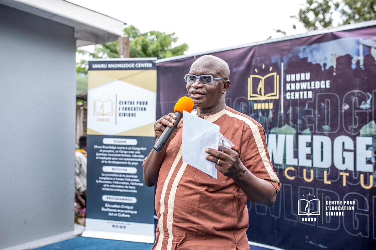 Uhuruknowledge's tweet photo. L’art est le miroir de la communauté. 

Nous avons  été reçu par l’autorité administrative locale dans la première activité. 

Le centre reste ouvert à toute personne pour les visites et discussions avec les artistes. 
#UhuruNetwork #Masisi #Art #uhuruknowledge https://t.co/2ZMISazYP3
