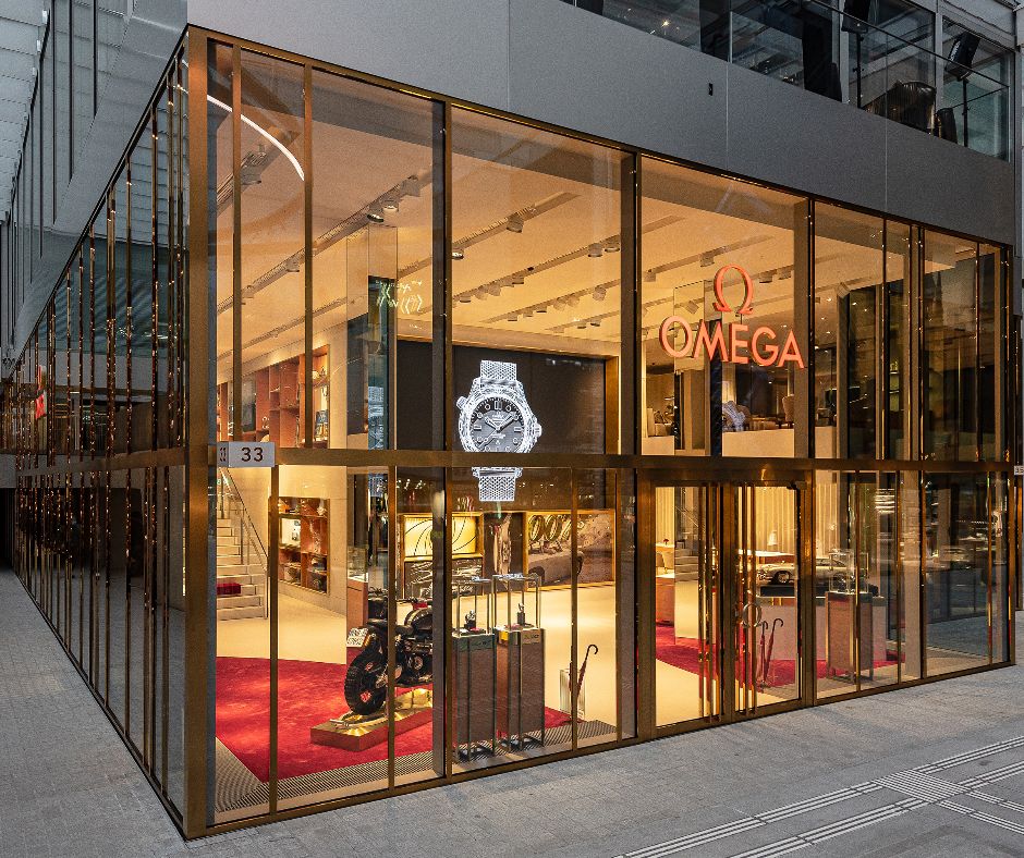 zrh_airport's tweet photo. New at the Circle for all watch enthusiasts: you’ll find Swiss watchmaking and innovation in the @omegawatches boutique. Discover timeless and unusual watch and jewellery creations in an elegant and immersive experience.
#circleopening #circlezurichairport #circlenowopen https://t.co/oPPJOFrC25