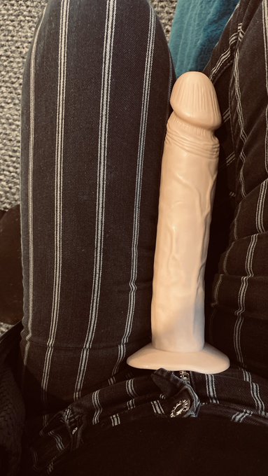 New toys the size of my leg 😂😂😂 https://t.co/I7O9NKZkGZ