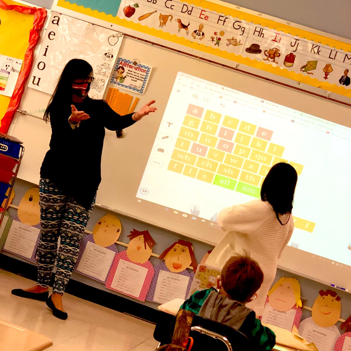 chawkfan91's tweet photo. Zoomin’ and groovin’ in first grade ELA this morning!!  @putnam_katy brings that high energy every day to get our 1st graders motivated and engaged. @JakkiJethro @TweetsBellamy @NewHanoverCoSch @aredd21 @melanienrhyne @BooherJennifer @maureenhill_ https://t.co/Z43kNas9M0