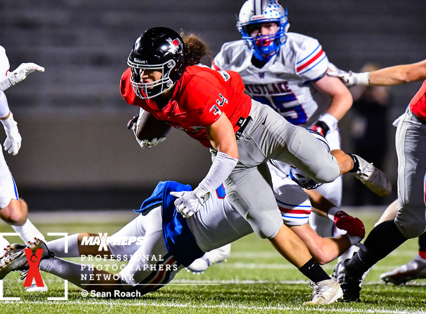 Swroach's tweet photo. @MaxPreps pro photos from the @BowieDawgs game Thursday night vs Westlake are up at https://t.co/q1mEQRxMBa @AISDBowie @BowiePride  @AISDAthletics https://t.co/UzavpAMqCJ