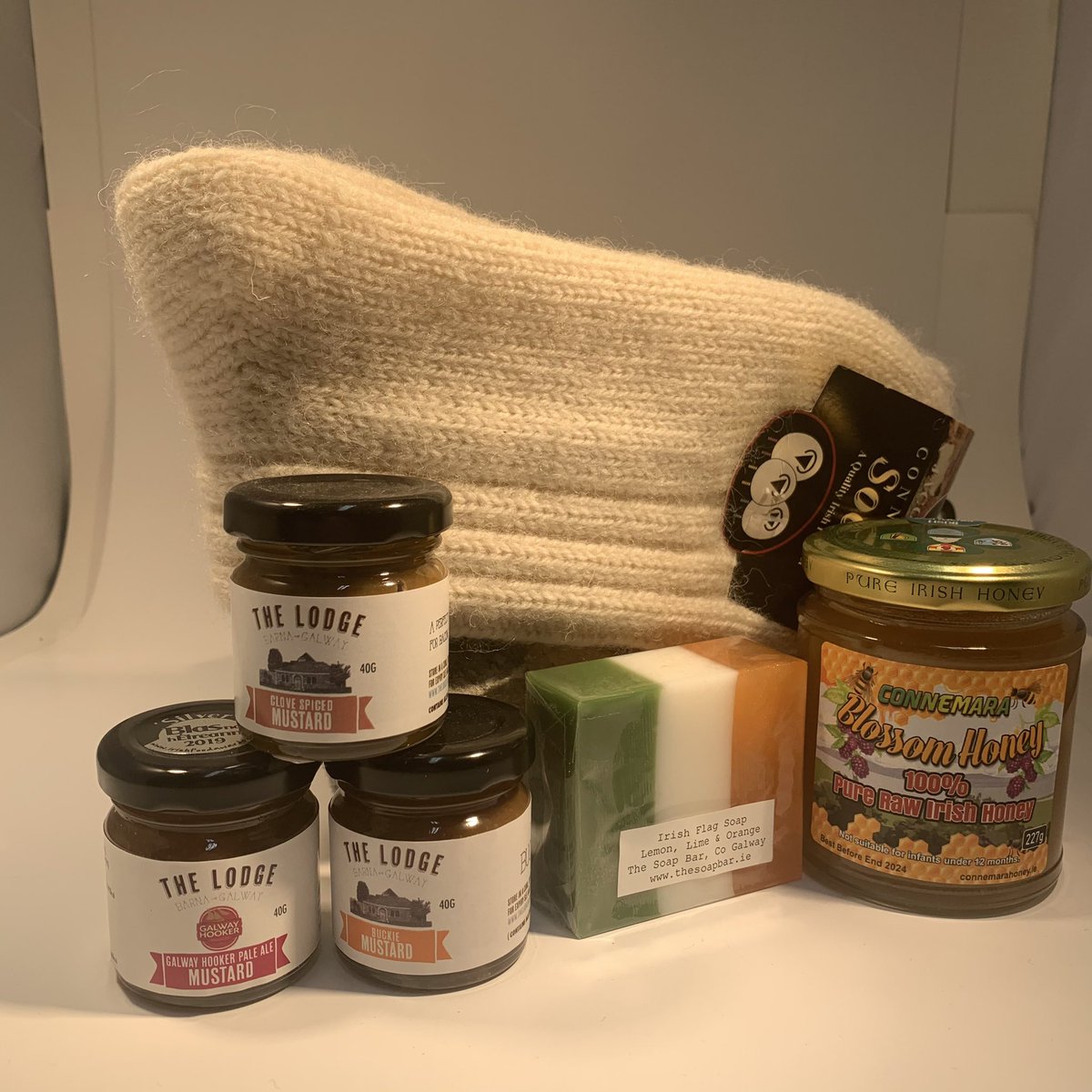 All_Connemara's tweet photo. Our website is back up and running https://t.co/ymfr2OCW5P lots of local crafts and artisan produce. Crafts and Gifts 🎁 #shoplocal #giftsfromireland #connemara #stayconnected https://t.co/yEuupfaM0v