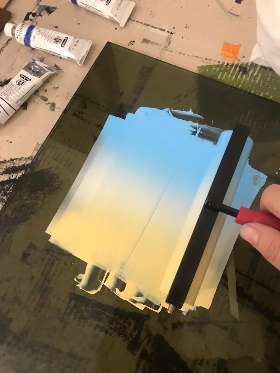 HoopersIsland's tweet image. Scenes from a studio: Heritage Heron prints coming to life in the hands of artist @Pennypackmo #oystertin #printmaking #greatblueheron hoopersisland.com/heritage-tin-4/