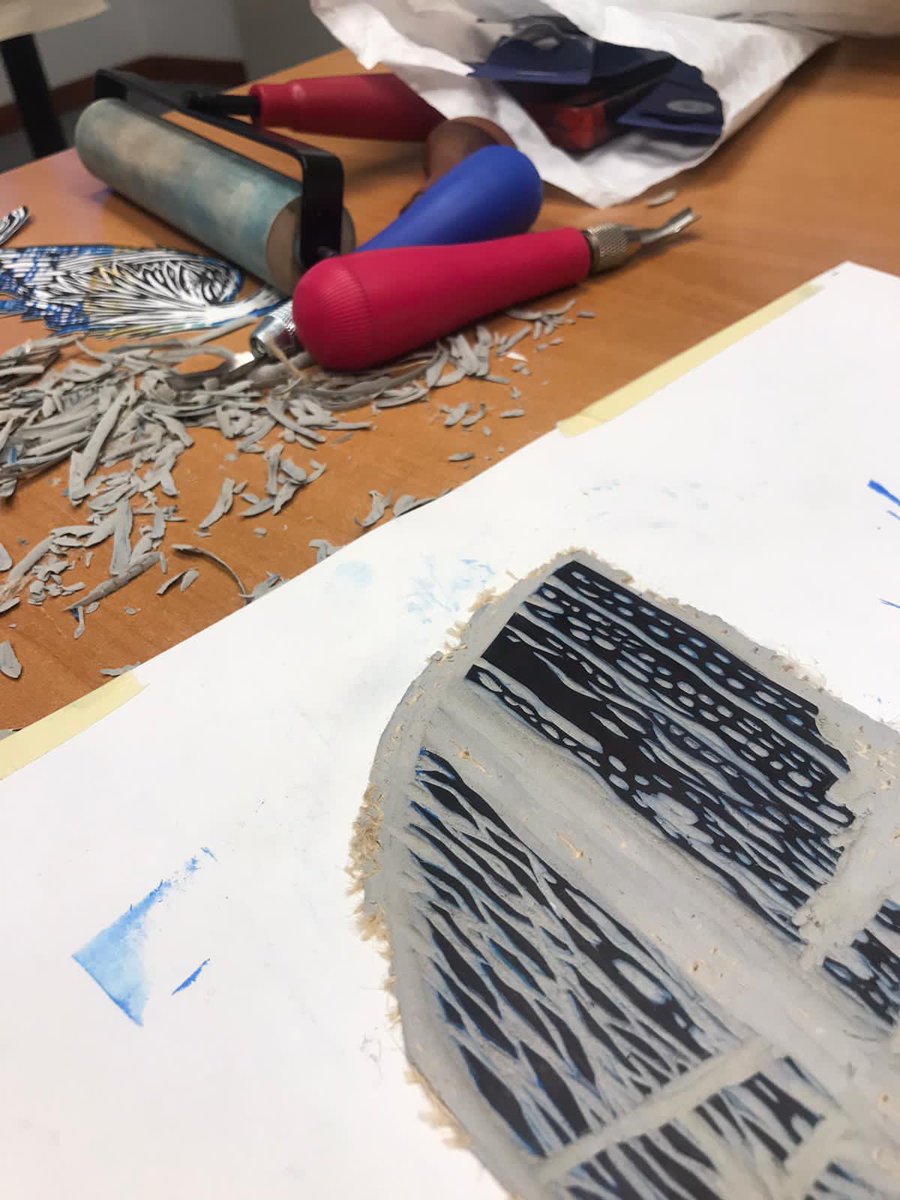 HoopersIsland's tweet image. Scenes from a studio: Heritage Heron prints coming to life in the hands of artist @Pennypackmo #oystertin #printmaking #greatblueheron hoopersisland.com/heritage-tin-4/