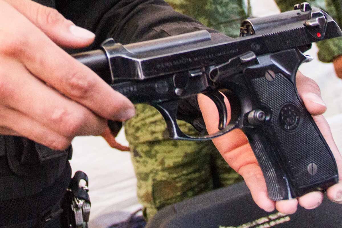 qtf's tweet photo. Diputado de Coahuila presentó una iniciativa de ley en la que propone legalizar la portación de armas para defensa persona sin requerir el aval y supervisión de la Sedena. 
#AlAireQTF https://t.co/jJ4RCFPemB