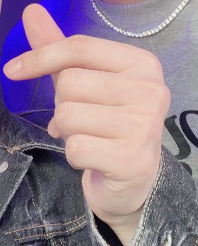 jonjalji's tweet photo. appreciation tweets for jihoon's beautiful hands((fingers))🥰✨ ; https://t.co/xorO3UYKyL