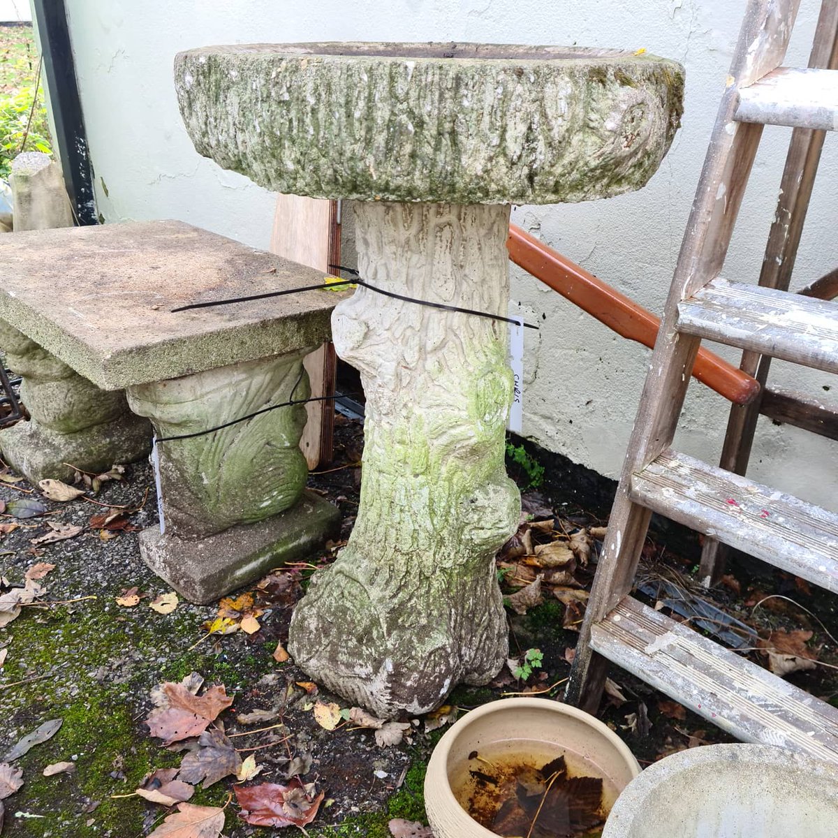 Antiquesect's tweet photo. Small sample of stock available for click and collection service @forgetmenotcarl SL6 3LW DM for more information #Chinese #halltable #stoneware #gardenware #birdbath https://t.co/vLL5nJnaRd