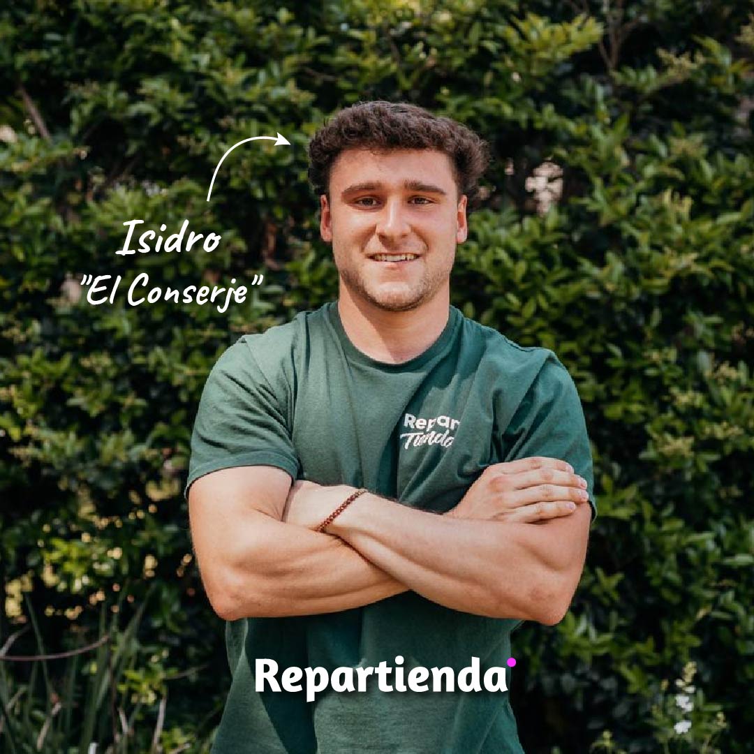 Repartienda's tweet photo. Es el turno de presentar una parte esencial de Repartienda 🥁🥁🥁 nuestros repartidores!

Esas caras que ven cuando llega su pedido, esas piezas fundamentales de Repartienda.

👉🏻 Hoy les presentamos a Isidro, “Iso, Ichi u Oso”, uno de nuestros primeros repartidores.

#Repartienda https://t.co/1SPL5WSJk0