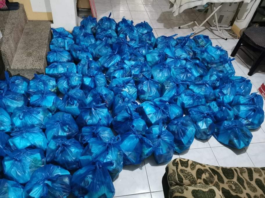 exolpangasinan's tweet photo. [ DONATION UPDATE ] #WeAreOneForCagayan

DONE PACKING! 110 Packs in total. Per pack is inclusive of food goods, protective kit, hygiene kit, and toiletries. These will be forwarded tomorrow (Nov 18) to PROJECT MALASAKIT. TYSM! 😭🙏💚

#ReliefPH
#BangonCagayan
#EXOLPangasinan #EXO https://t.co/jvRBCbBY96