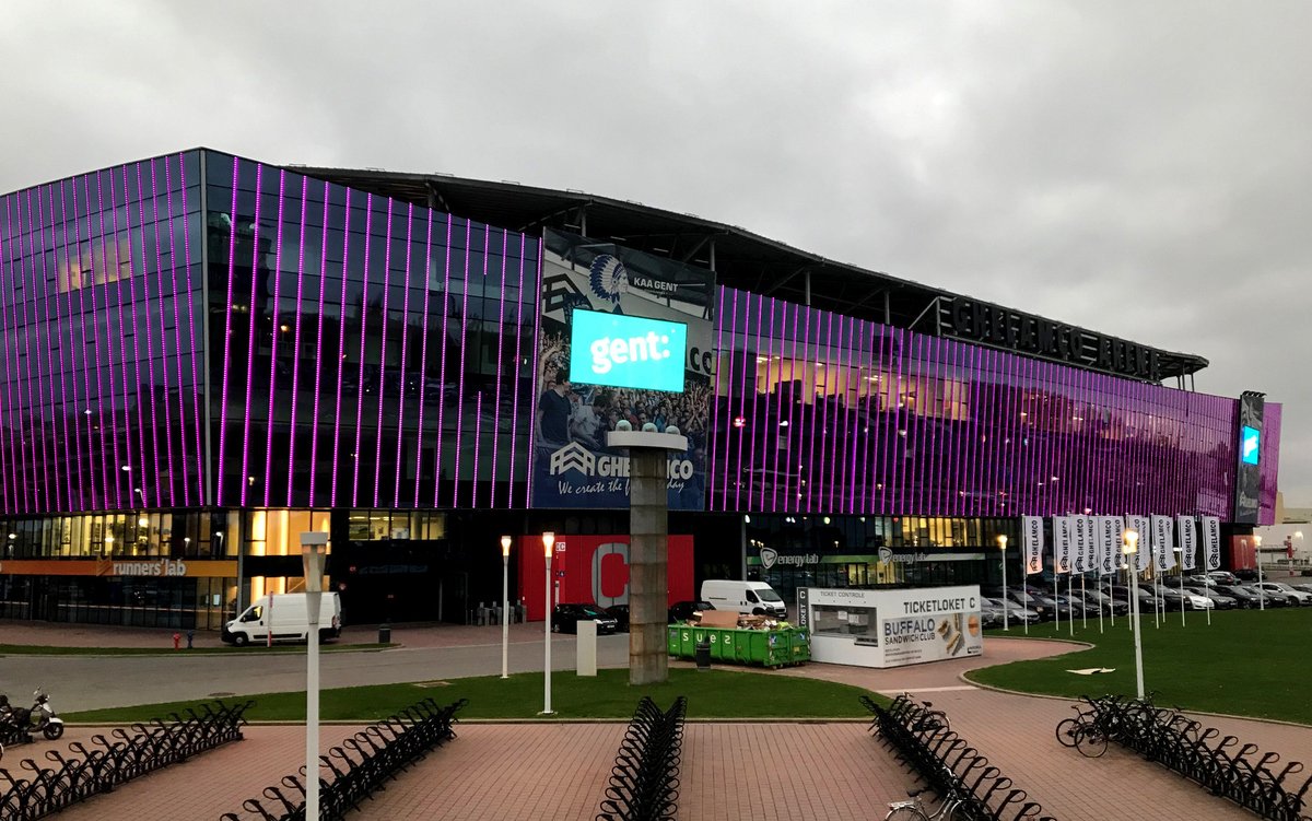 kaagentfdn's tweet photo. De Ghelamco Arena @KAAGent kleurt paars. 17 november is wereldwijd Wereld Prematuren Dag. Meer info https://t.co/nO8ZZ5cczm #wereldprematurendag #cobw #vvoc #morethanfootball ⚽️💙🌍 https://t.co/CwEMGFNTHH