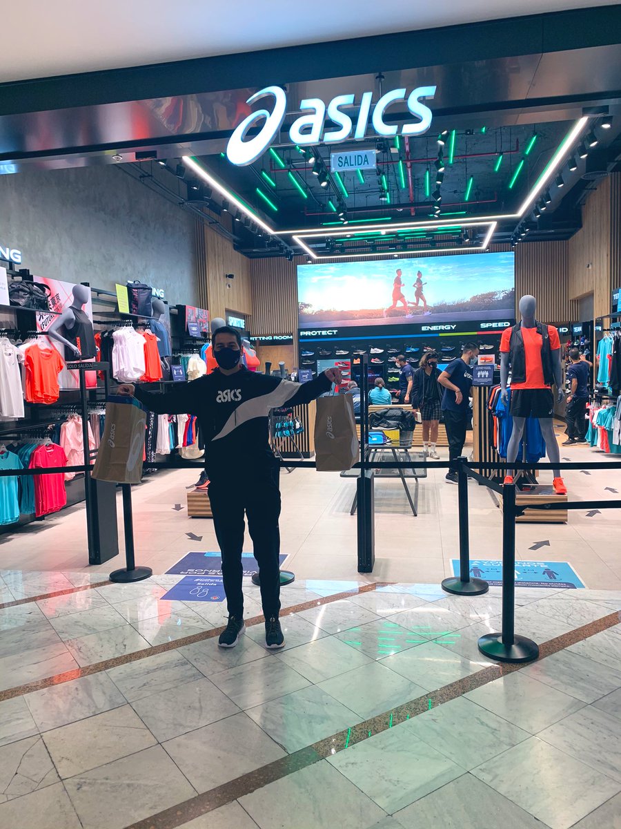 GutiKine's tweet photo. #EncontremonosEnAsics 💙 gracias por todo familia 😍 #YoElegiCorrer para visitar la tienda en Parque Arauco Santiago no se olviden de reservar su hora en #AsicsChile https://t.co/Docsm3VvIA