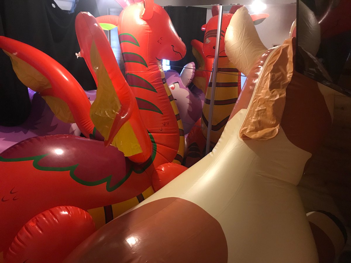 Ragnar872's tweet photo. #inflatable #puffypaws #phenodtoys #IWdragon #Fyaryuu #squeakyinflatable

Oh my, the room fill with al lot of sweet squeakys 🙈😊😊

and hop on... https://t.co/2WECLF3kIP
