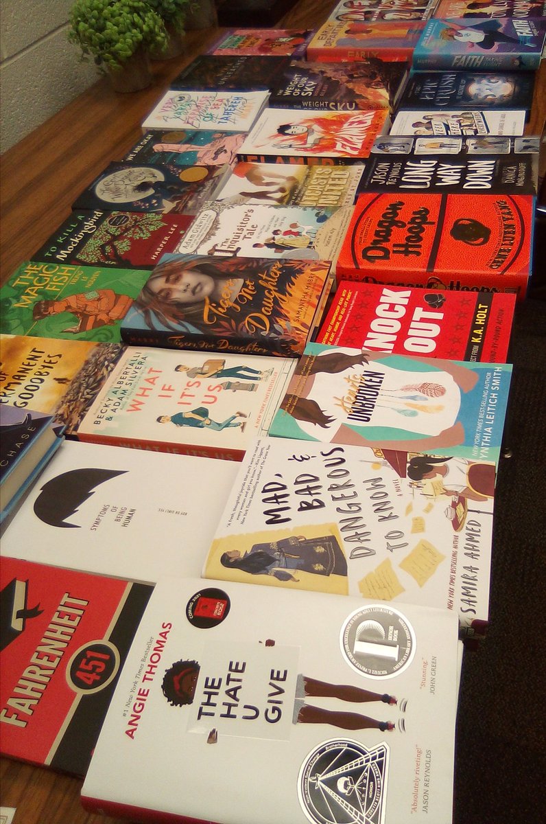 r2library's tweet photo. Huge order just arrived for Spoofhound Bookshelf! #spoofhoundbookshelf https://t.co/w0Q2biPHtc