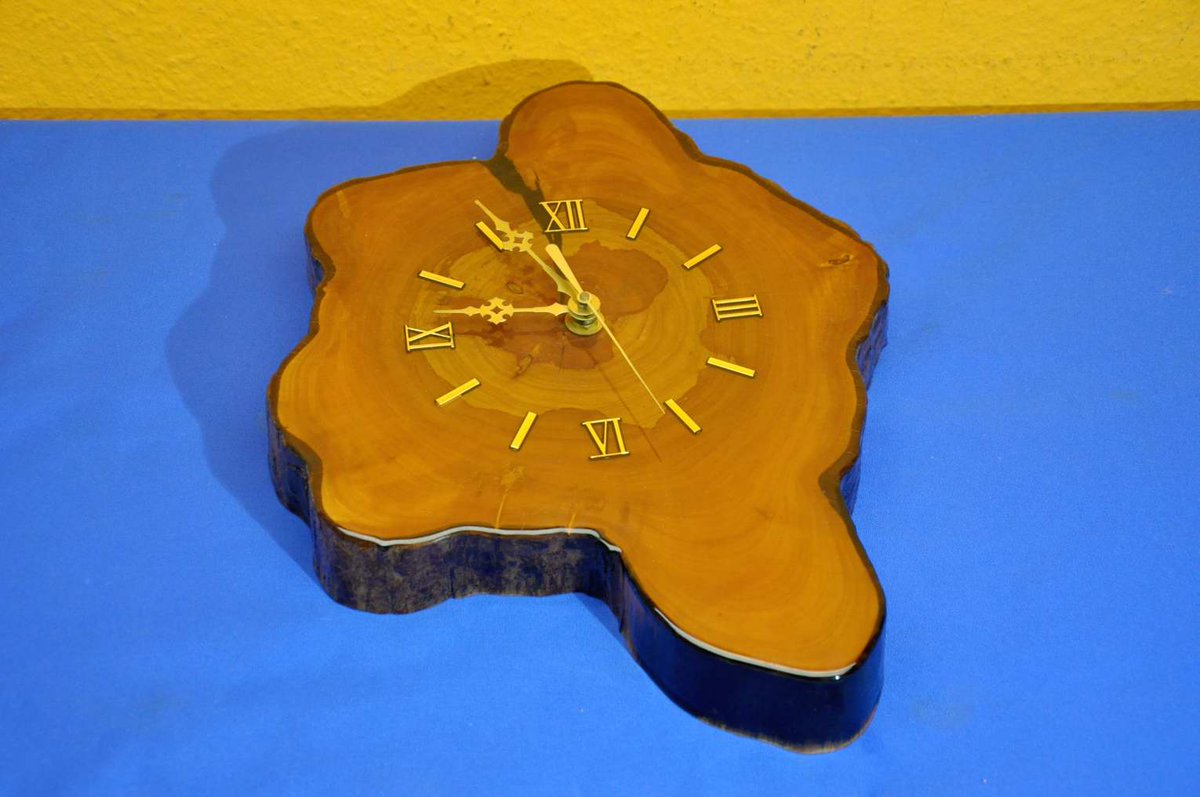 KuSeRaBerlin's tweet photo. #ForSale #zuverkaufen at/bei #KuSeRa #onlineshop #vintage #design #antiques #collectibles #wanduhr #zeder #baumscheibe #treeslice

Red #cedar Quartz #wallclock tree slice gloss lacquered - works fine - Top condition - interested? then click here👉👉👉https://t.co/1d3IM0sLOi👈👈👈 https://t.co/tVtvZ32Ho0