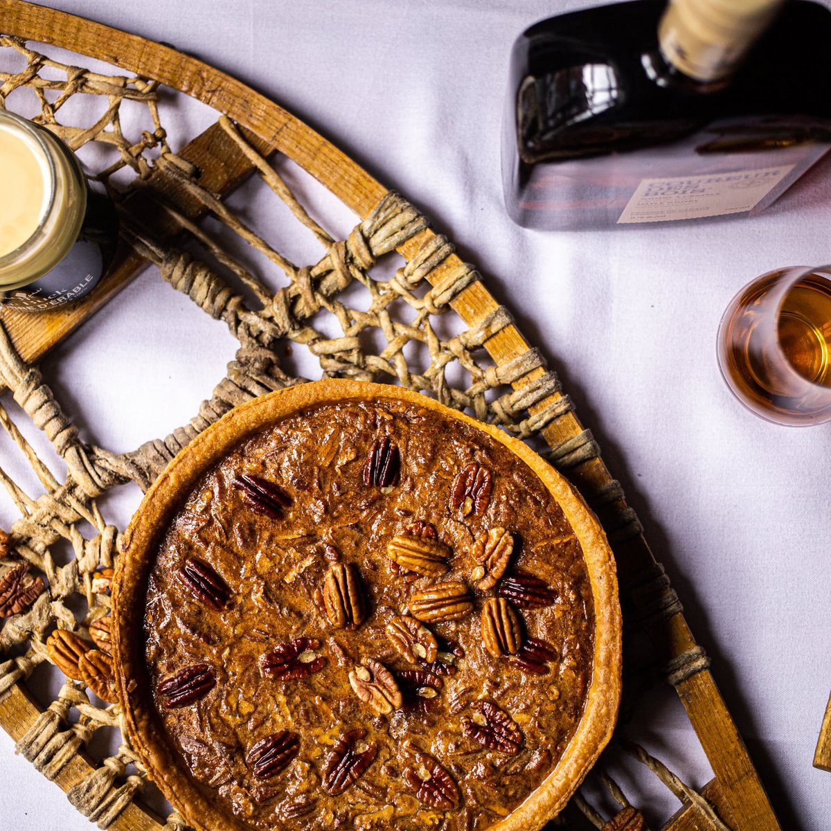 Réservez dès maintenant votre repas des fêtes signé Le Buck. Choisissez entre une formule à la carte ou table d’hôte pour 4. Cueillette au restaurant du 22 au 30 décembre. 😉 lebuck.ca/fetes #TroisRivieres