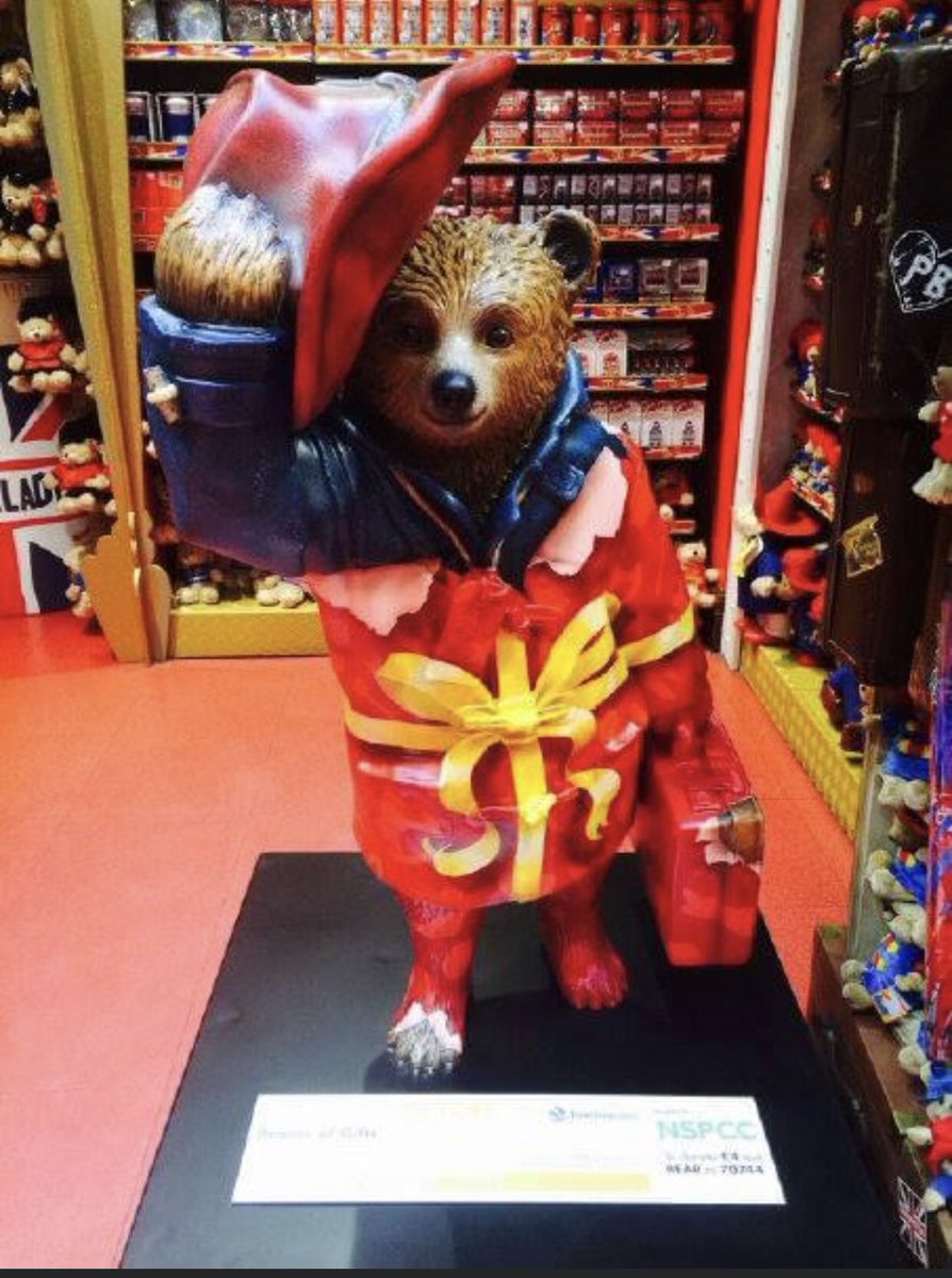 forwardnotback's tweet photo. Two more from the #PaddingtonTrail
The Hamley’s Paddington and Jonathan Ross’s ‘futuristic robot Paddington’ https://t.co/NfR4gm4dJe