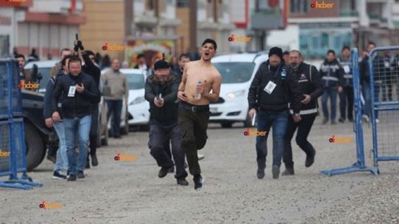 alonebutnotsure's tweet photo. Kemal Kurt kardeşimdir.
Faşistler tarafından katledilmiştir!
Kardeşimin katillerine yardım ve yataklık edenler faşizme karşı seslerini çıkarmayanlardır!
@katildevlet
@katiller
@milyonlarcakatil https://t.co/TtGhdIaTD9