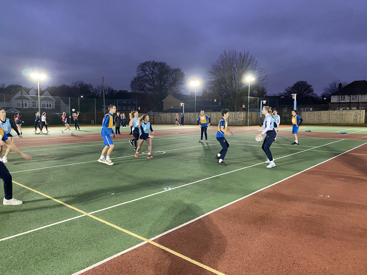 Brentwood_Sport's tweet photo. When you canβt have any fixtures but Mrs J finds a way!! πππΌ#yeargroupbubbles #WeAreBrentwood https://t.co/HyRjbTCKni