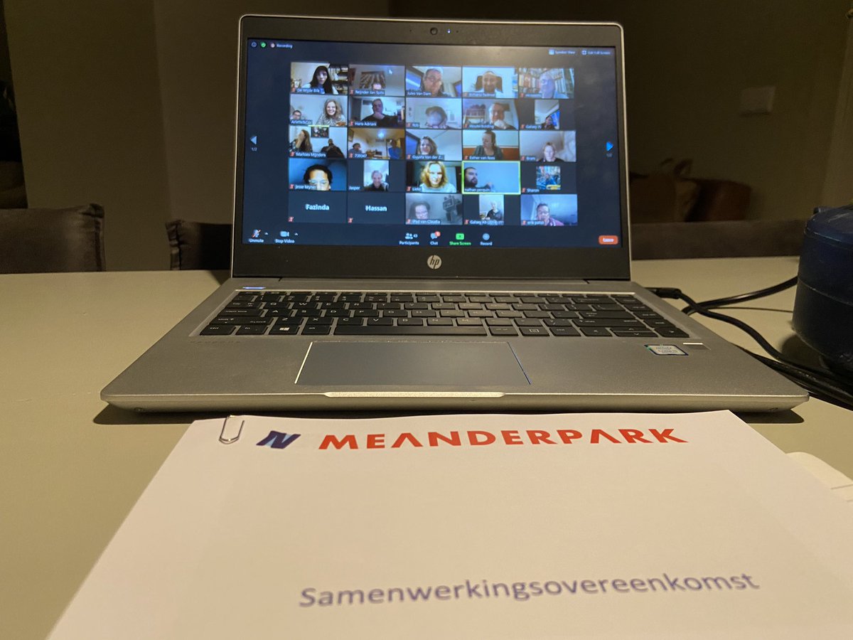spits_j's tweet photo. Digitale ondertekening samenwerkingsovereenkomst #Meanderpark #Nieuwegein. Veel woonplezier voor iedereen die hier een nieuw thuis vindt! @wijzijnlister @Tussenvrz @Gem_Nieuwegein Steunpunt Vluchtelingen Nieuwegein en @PortaalWonen https://t.co/mILAYtn2qs