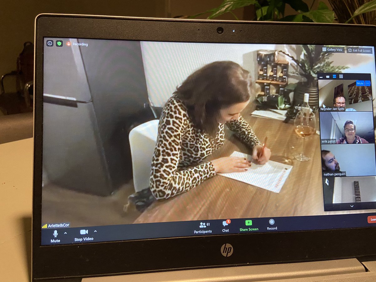 spits_j's tweet photo. Digitale ondertekening samenwerkingsovereenkomst #Meanderpark #Nieuwegein. Veel woonplezier voor iedereen die hier een nieuw thuis vindt! @wijzijnlister @Tussenvrz @Gem_Nieuwegein Steunpunt Vluchtelingen Nieuwegein en @PortaalWonen https://t.co/mILAYtn2qs