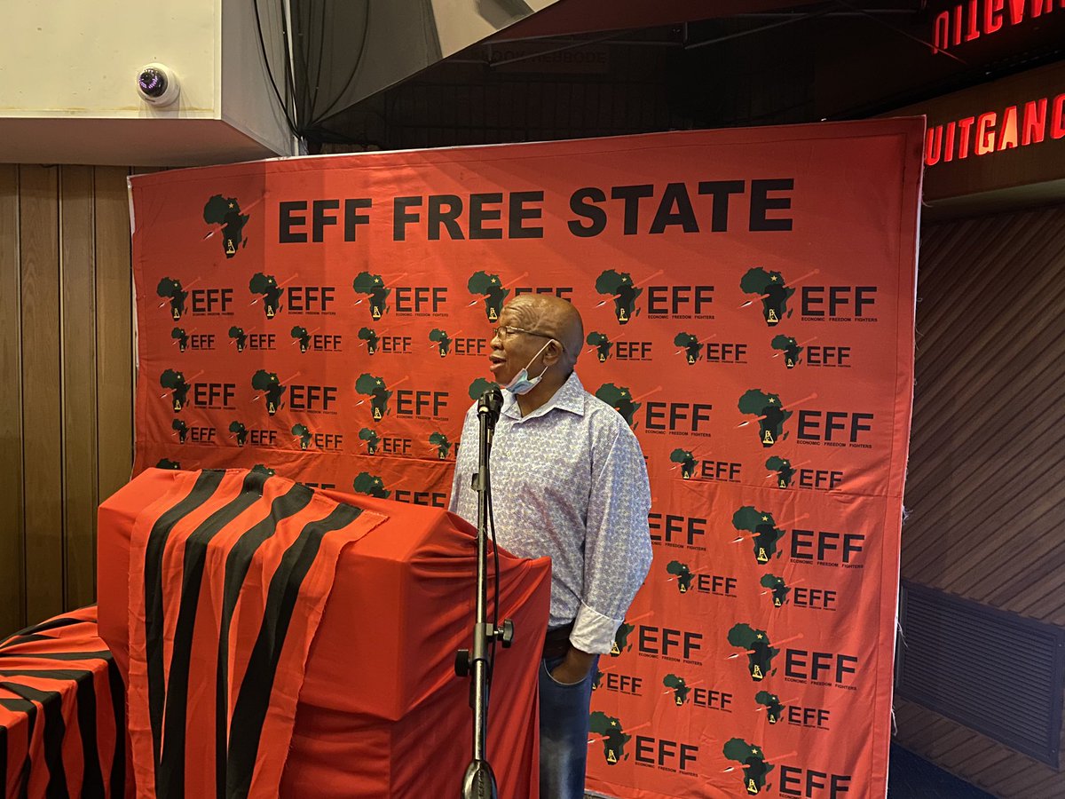 EFF_FreeState's tweet photo. Members of the Lekhu family also in attendance at the memorial service today in Bloemfontein, to give tribute and honor the revolutionary spirit of fighter Thabo Lekhu.

#RIPThaboLekhu https://t.co/kszAPFYjFl