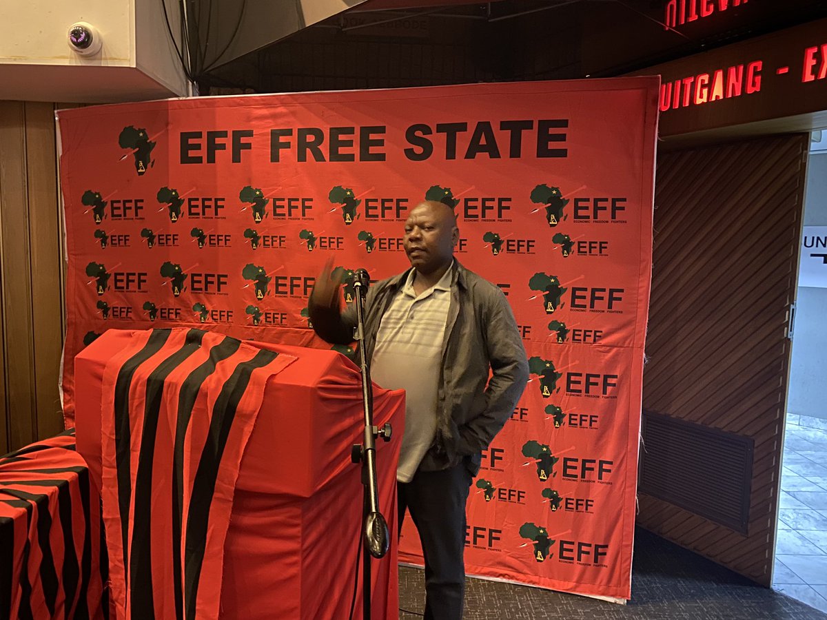 EFF_FreeState's tweet photo. Members of the Lekhu family also in attendance at the memorial service today in Bloemfontein, to give tribute and honor the revolutionary spirit of fighter Thabo Lekhu.

#RIPThaboLekhu https://t.co/kszAPFYjFl