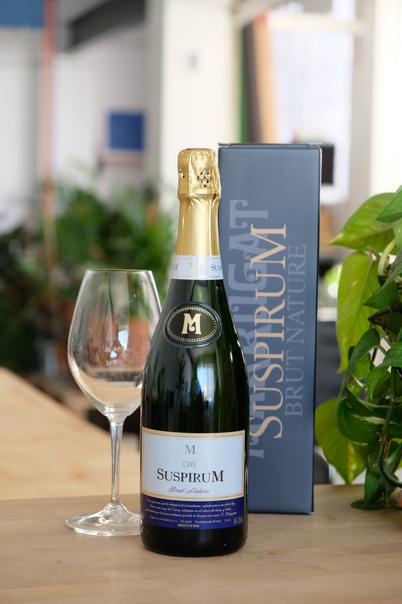 pinordwinery's tweet photo. La ganadora de la medalla de plata en los 50 great cavas by @Winepleasures al completo con su caja regalo. Cátalo y descubre porqué lo han premiado. 🎉
#pinord #pinordwines #pinordwinery #dibon #diboncava #cava #bubbles #bubblestime @incavi_cat @cava.do @SomGastronomia https://t.co/QNo2NNZ77g