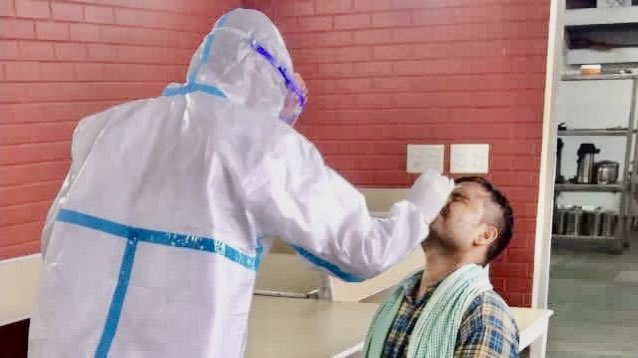 BPCLimited's tweet photo. Our #GharOutlet at BC Road - the highway connecting #Mangalore with #Bangalore - organised a health talk covering #Covid19 precautions protocol & carried out Rapid Antigen Test for truck drivers, customers and employees, with support from local Government Primary Health Center. https://t.co/x5nfVuXVQk