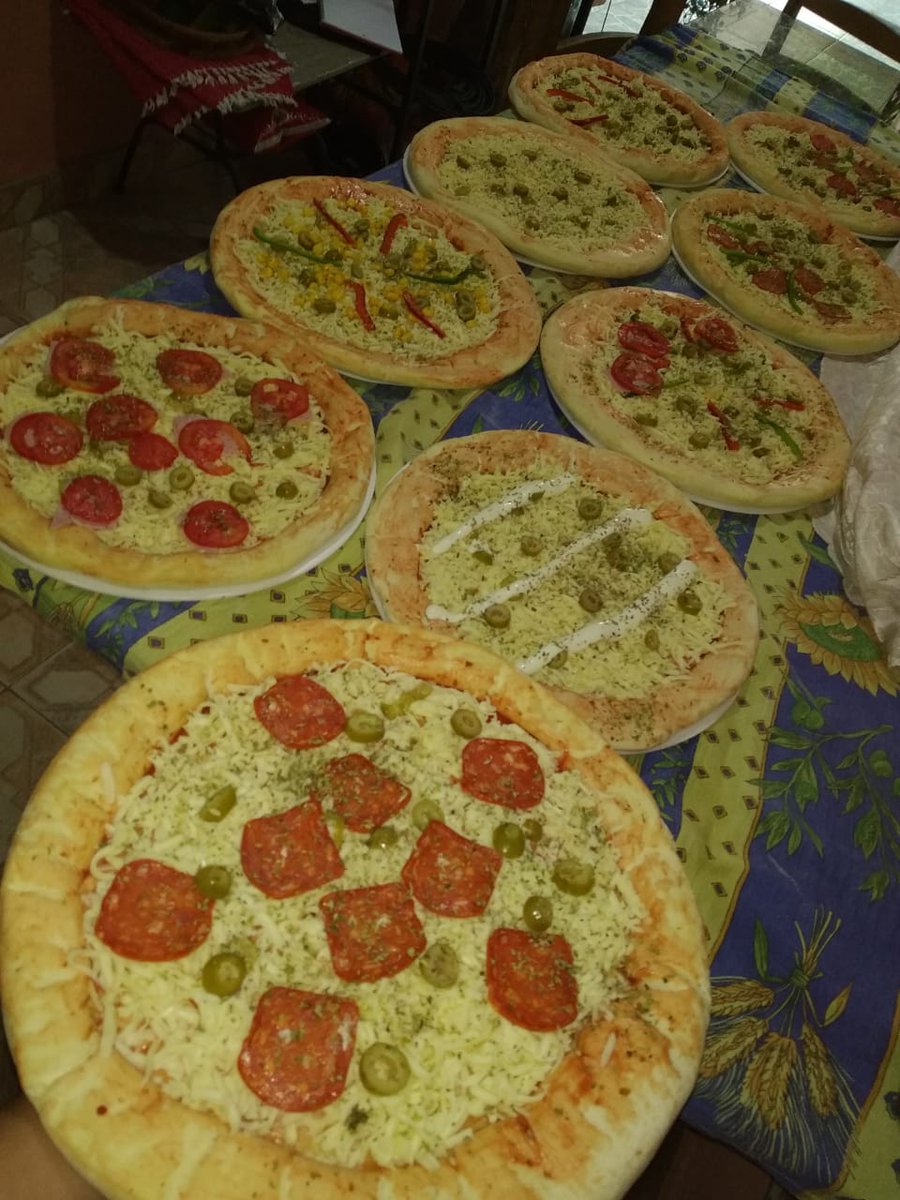 wravinovich1's tweet photo. Les ruego le den RT el es mi vecino #EnriquePizzas tiene 21 años y es emprendedor. Prepara pizzas pre cocidas caceras. Con los sabores que a vos te gustan. Desde 15mil gs. Apoyemos a los jovenes que quieren salir adelante. Pedidos al 0983269643
RT @Santula @oscar_marandu https://t.co/cCJ4ixnMCf