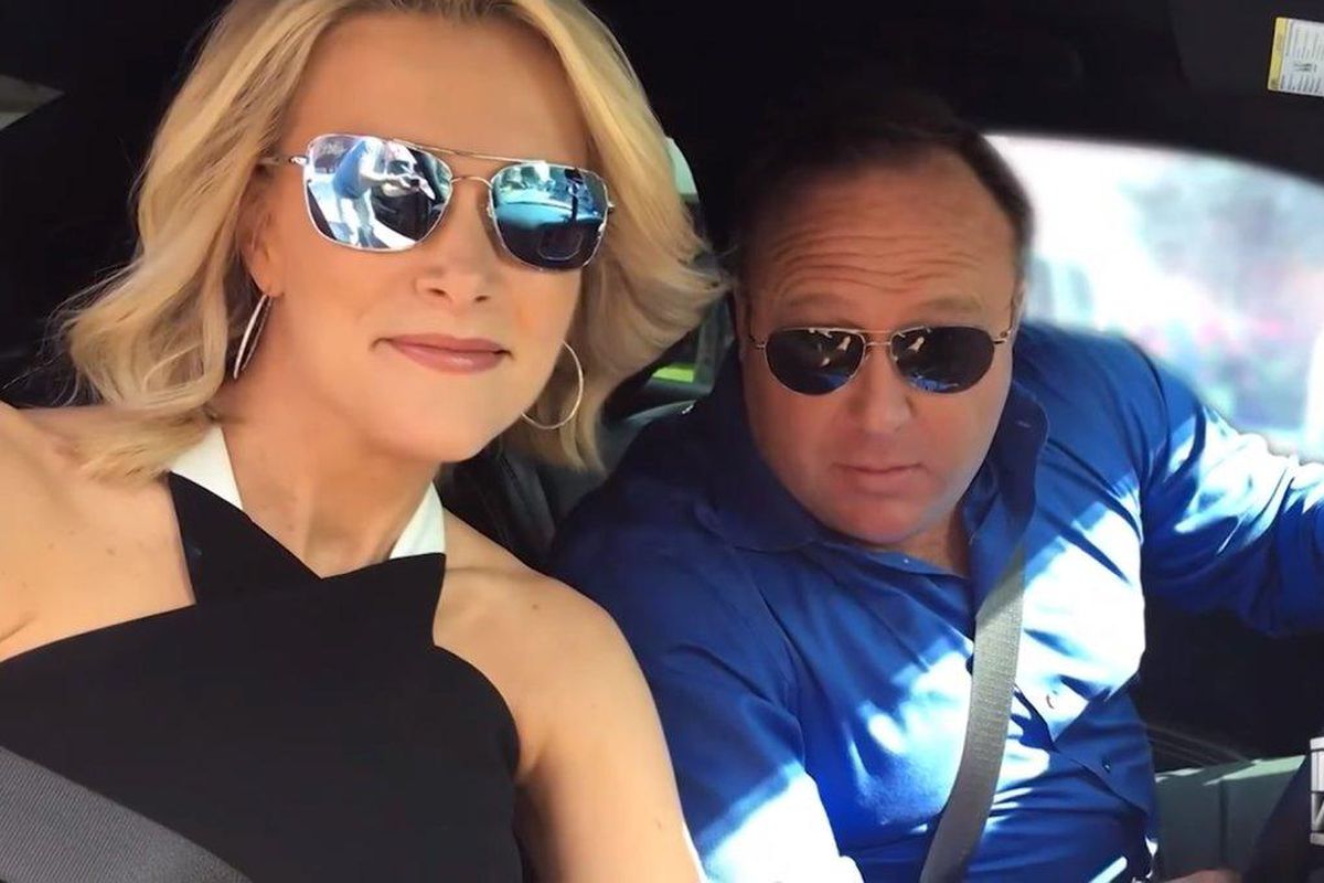 majorityfm's tweet image. Get in loser we're going to our last Thanksgiving