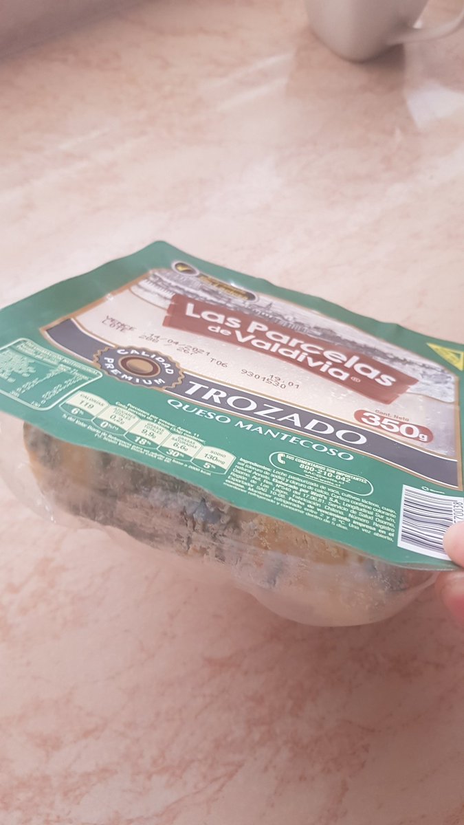 DANIELGDIAZ's tweet photo. @Watts_cl @JumboChile he tratado de comunicarme por telf y hacer reclamo en la web de Watts y es imposible. Compré queso en Jumbo Cocha y Toro 12 nov, dice que vence 14-04-2021, hoy al abrirlo está con hongos. https://t.co/sUgk2hkAwN