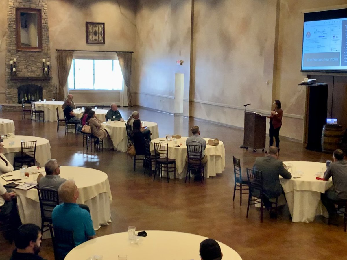 ABGPAMidstream's tweet photo. Thank you to all of our Q4 Speaker Luncheon attendees!!! Thank you to Niki Campbell of Flourish for being our guest speaker, and coaching  us all on how to build up our LinkedIn profiles. #ABGPA https://t.co/9a1ZqTpa13