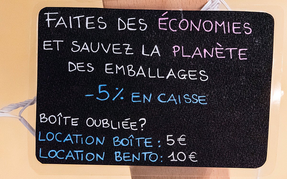 À l’aube des #JO2024, <a href="/Paris/">Paris</a> sortira du plastique à usage unique
👉 0 plastique dans les cantines scolaires, crèches et dans la restauration collective
👉  0 plastique dans les événements parisiens
👉 Favoriser le vrac, les contenants réutilisables et les dispositifs de consigne