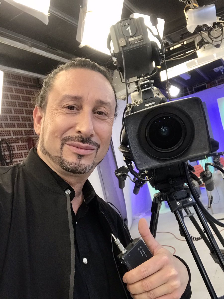 SantinoAlvarez's tweet photo. Preparando el programa #v7show de esta tarde en @7TeleValencia hoy hablaré sobre los deportes más raros del mundo. A las 19:00 en canal 7, os espero https://t.co/sx6TZ1aZnH