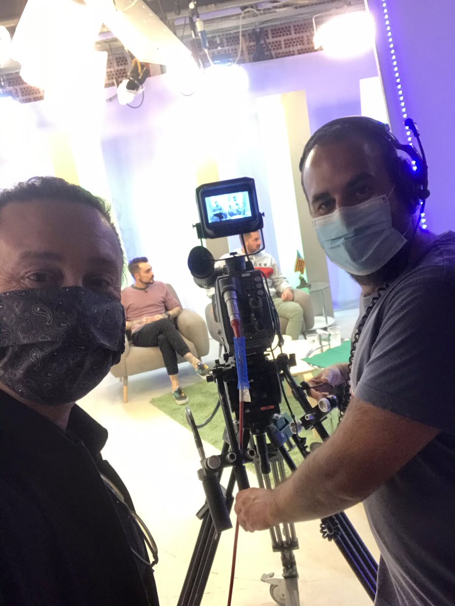 SantinoAlvarez's tweet photo. Preparando el programa #v7show de esta tarde en @7TeleValencia hoy hablaré sobre los deportes más raros del mundo. A las 19:00 en canal 7, os espero https://t.co/sx6TZ1aZnH