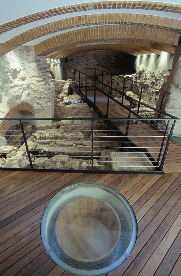 Beniarcheo's tweet photo. Buon pomeriggio!
Oggi ritorniamo a #Tridentum per conoscere la storia di una delle prime vinerie della città.
#museichiusimuseiapertiattosecondo #archeologiatrentino #LaCulturaNonSiFerma
https://t.co/jYfxTUBJmy https://t.co/M1OUpkXt91