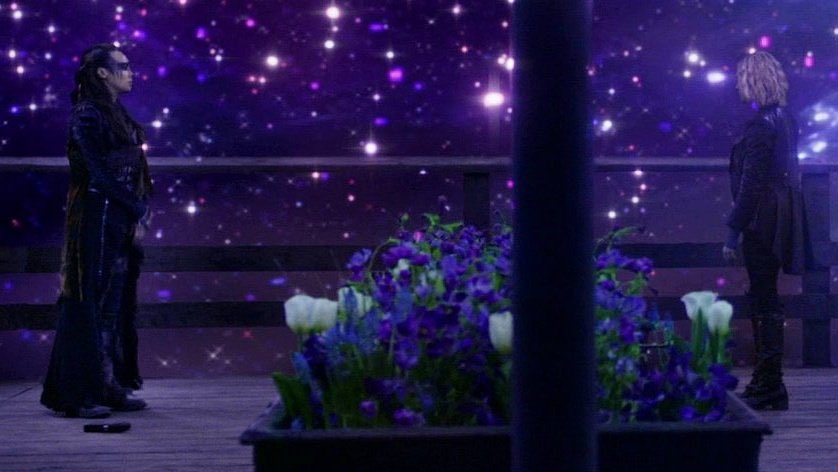 CSIRJen's tweet photo. clarke and lexa always had the most romantic looking locations. i don’t think any other ship can compare https://t.co/m7hNZOs1tn