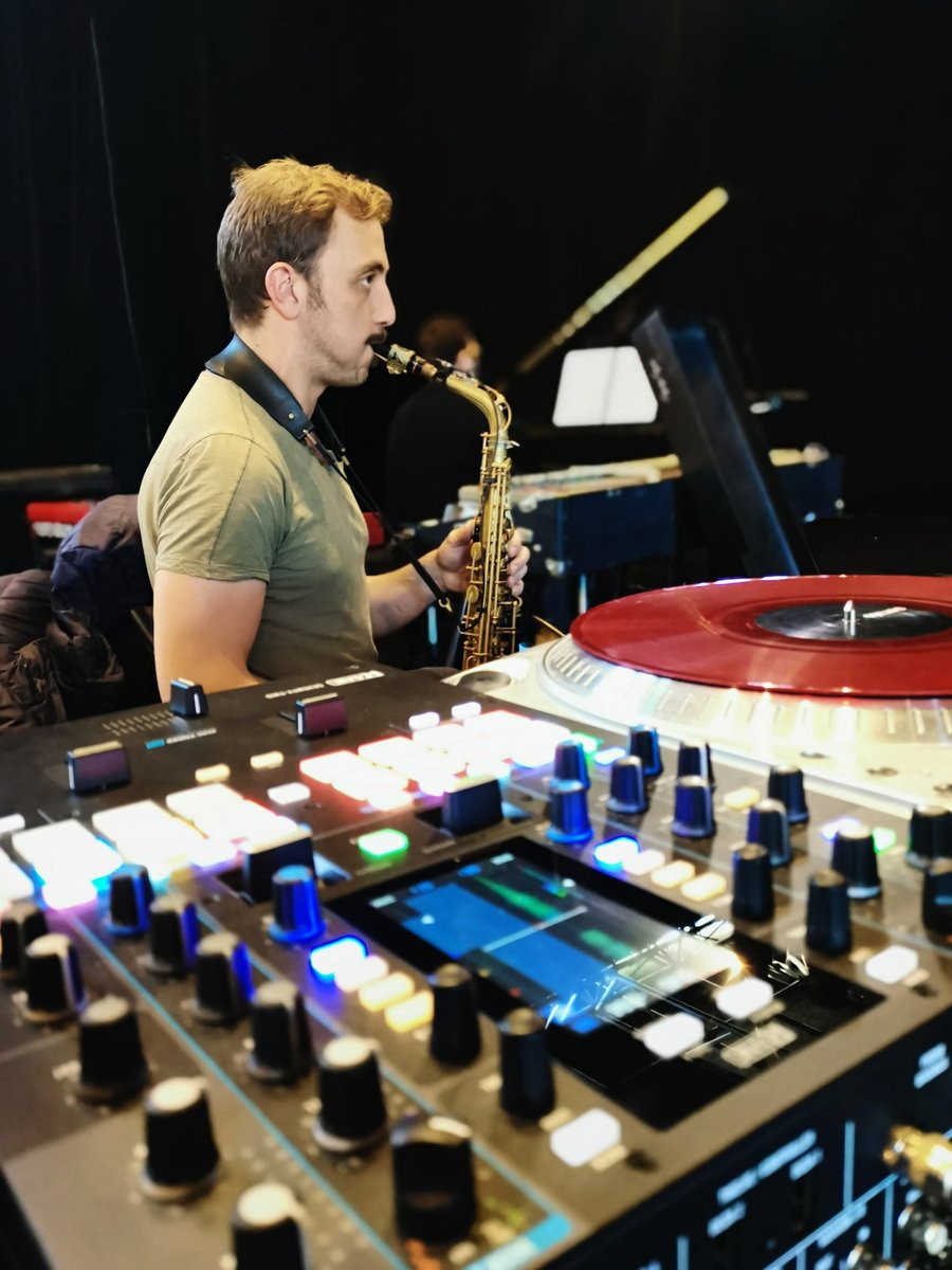 • NEW PROJECT // MUSICIEN #2 •
Laissez-moi vous présenter ces quelques amis &amp; musiciens extraordinaires qui me fait le plaisir de m'accompagner dans l'aventure de mon nouveau projet. MERCI à eux de mettre leur immense talent au profit de ma musique!
🎷 &amp; 🎛️ Lucas Saint-Cricq