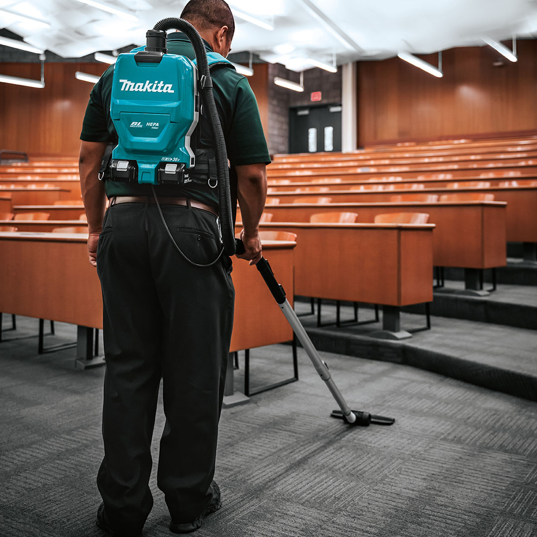 MakitaTools's tweet photo. Which LXT Cordless Backpack Vacuum is right for your team?
Higher capacity or less weight.
Learn more: https://t.co/U8p3NSA281
#makitausa #makitatools #backpackvacuum #cordlessvacuum #xcv17 #xcv09 #lxtadvantage #issashow https://t.co/vdAJtPHeKK