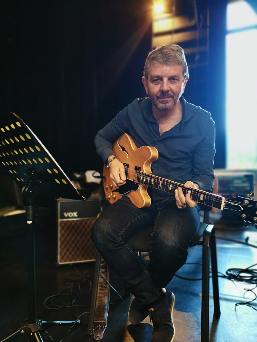 • NEW PROJECT // MUSICIEN #3 •
Laissez-moi vous présenter ces quelques amis &amp; musiciens extraordinaires qui me fait le plaisir de m'accompagner dans l'aventure de mon nouveau projet. MERCI à eux de mettre leur immense talent au profit de ma musique!
🎸(g) Olivier Louvel